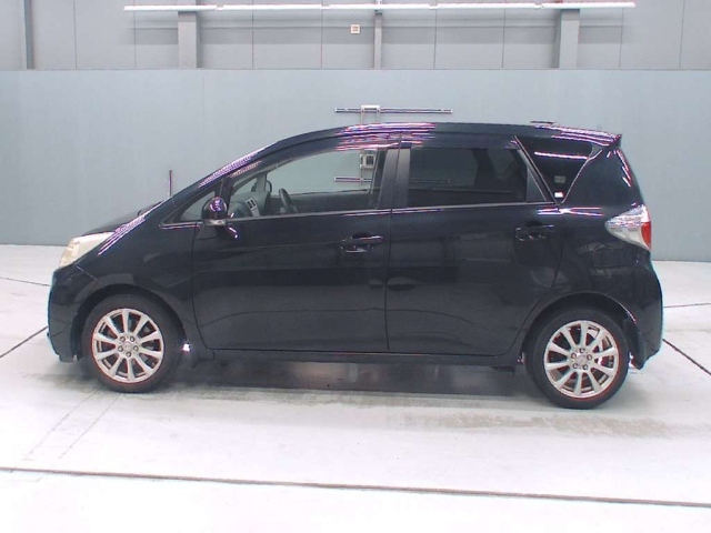 TOYOTA RACTIS 2011