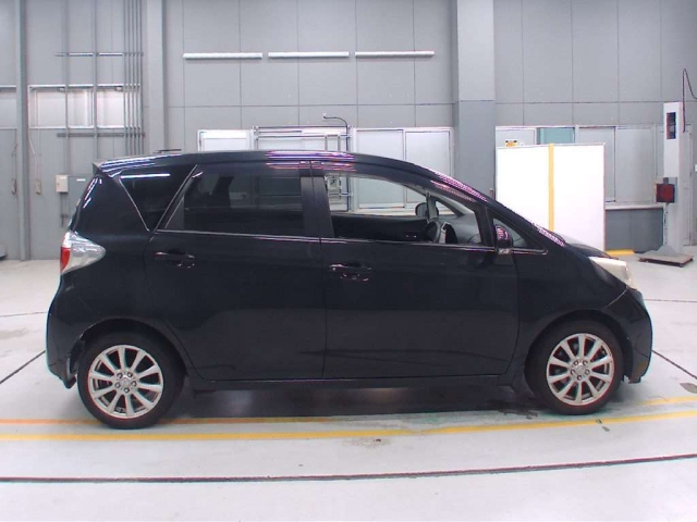 TOYOTA RACTIS 2011