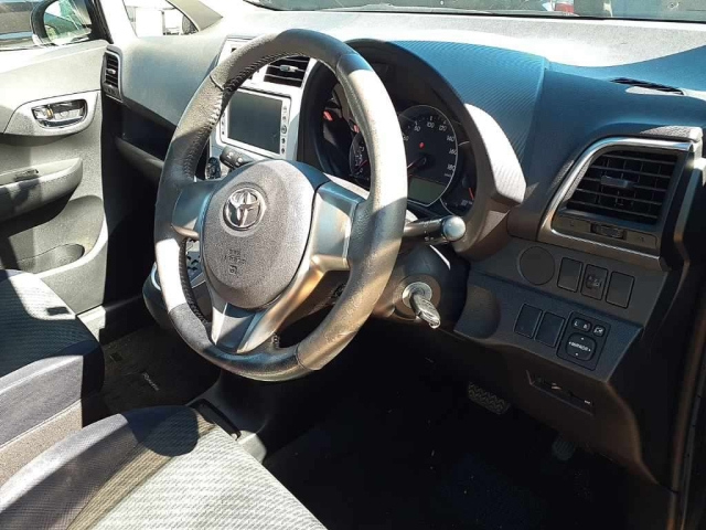 TOYOTA RACTIS 2011