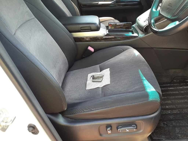 TOYOTA VELLFIRE 2012