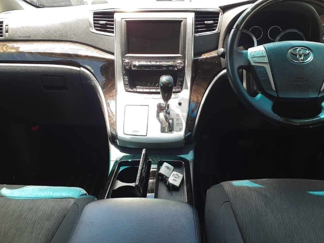 TOYOTA VELLFIRE 2012