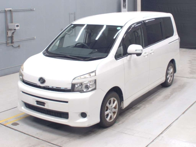 TOYOTA VOXY 2010