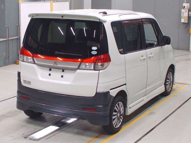 MITSUBISHI DELICA D2 2011