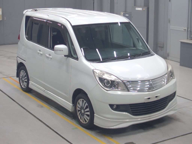 MITSUBISHI DELICA D2 2011