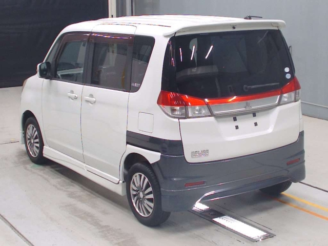 MITSUBISHI DELICA D2 2011