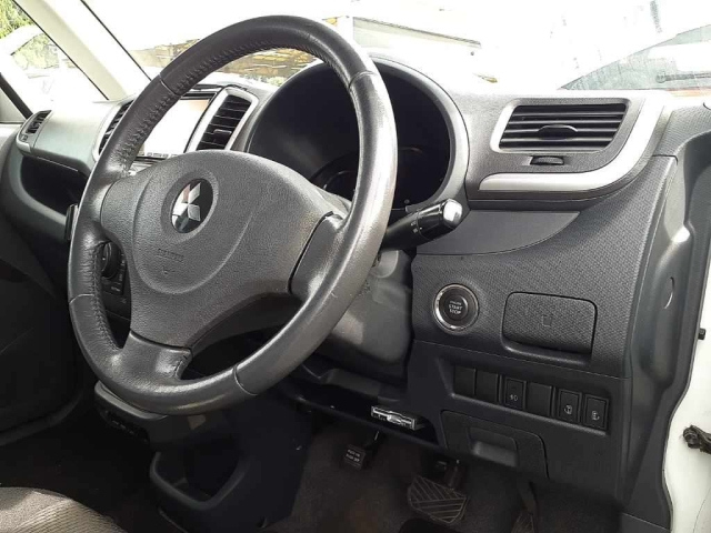 MITSUBISHI DELICA D2 2011