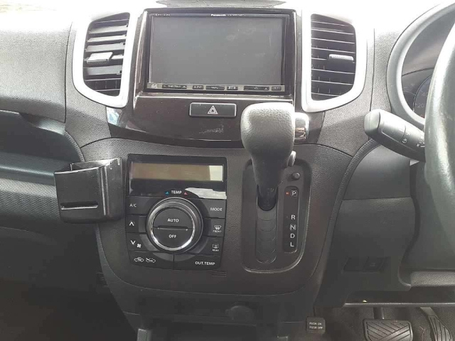 MITSUBISHI DELICA D2 2011