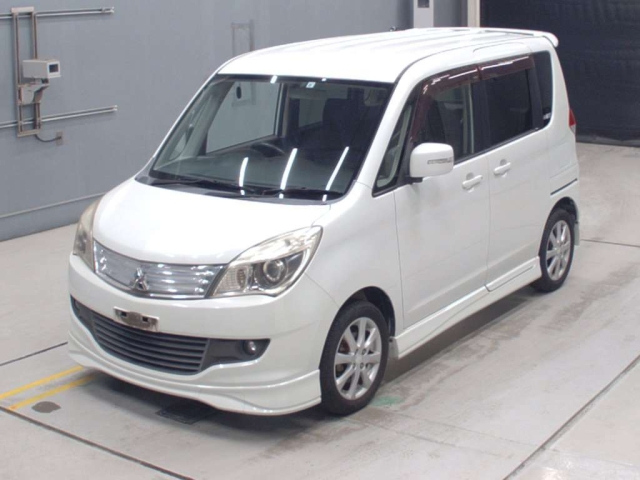 MITSUBISHI DELICA D2 2011