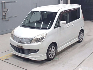 MITSUBISHI DELICA D2 2011