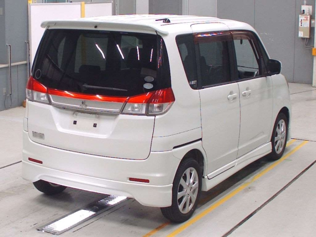 MITSUBISHI DELICA D2 2011