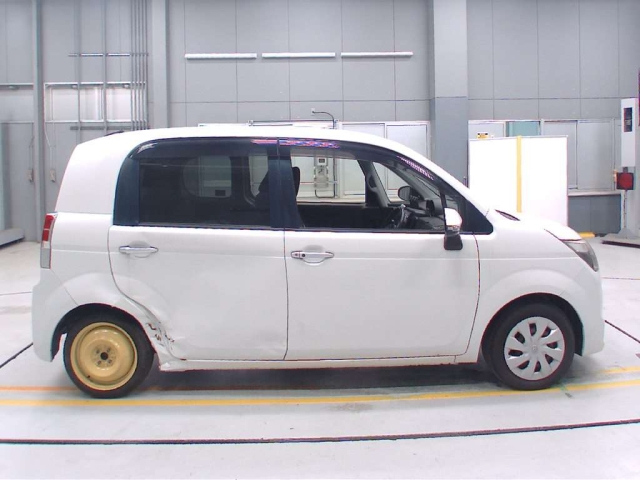 TOYOTA SPADE 2013
