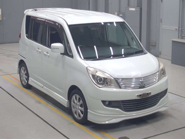 MITSUBISHI DELICA D2 2011