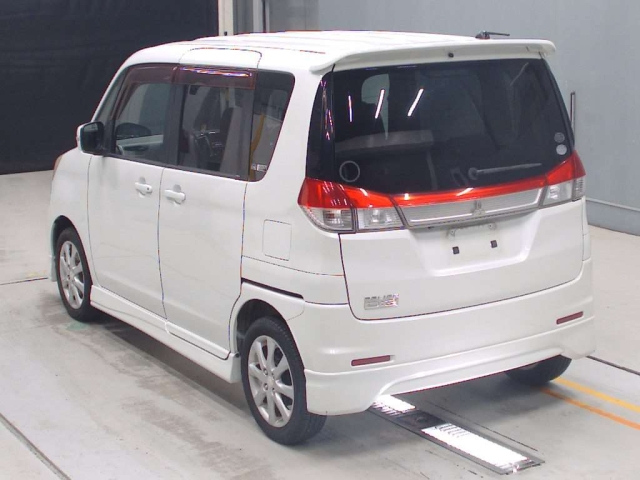 MITSUBISHI DELICA D2 2011