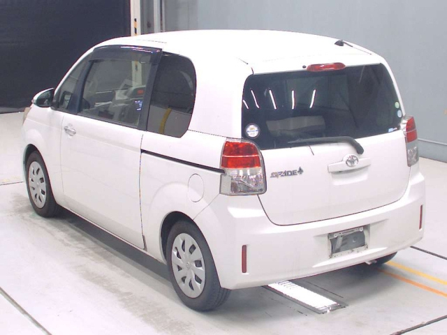 TOYOTA SPADE 2013