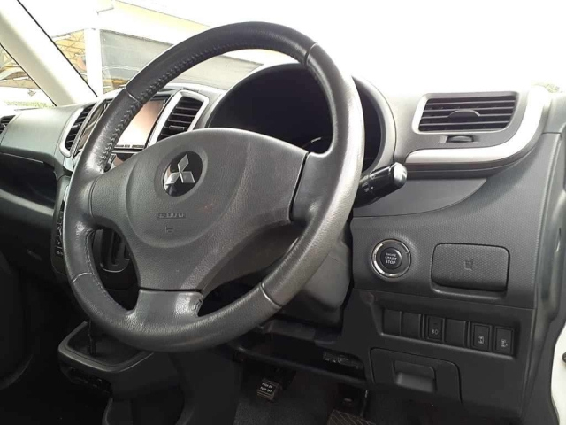 MITSUBISHI DELICA D2 2011