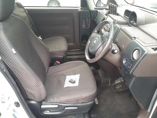 TOYOTA SPADE 2013