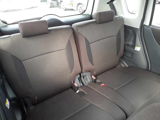 MITSUBISHI DELICA D2 2011