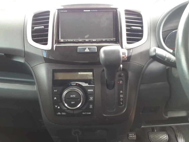 MITSUBISHI DELICA D2 2011