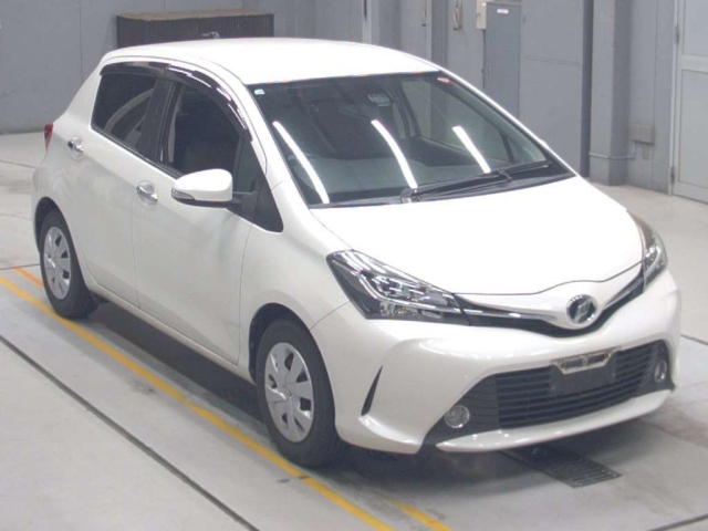 TOYOTA VITZ 2016