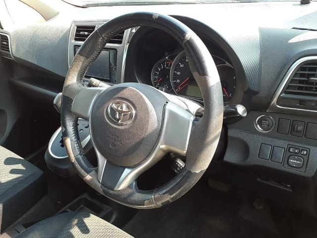 TOYOTA RACTIS 2011