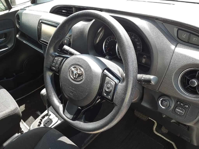 TOYOTA VITZ 2016