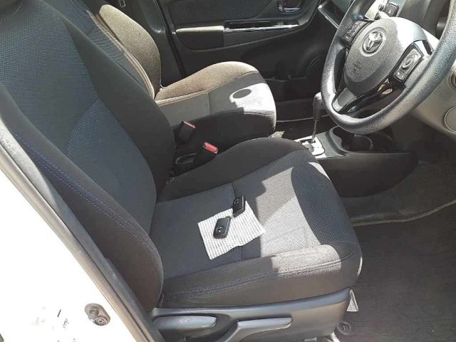 TOYOTA VITZ 2016