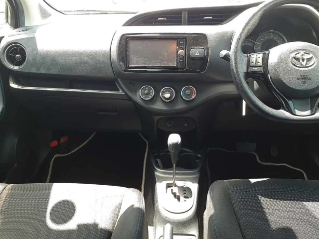 TOYOTA VITZ 2016