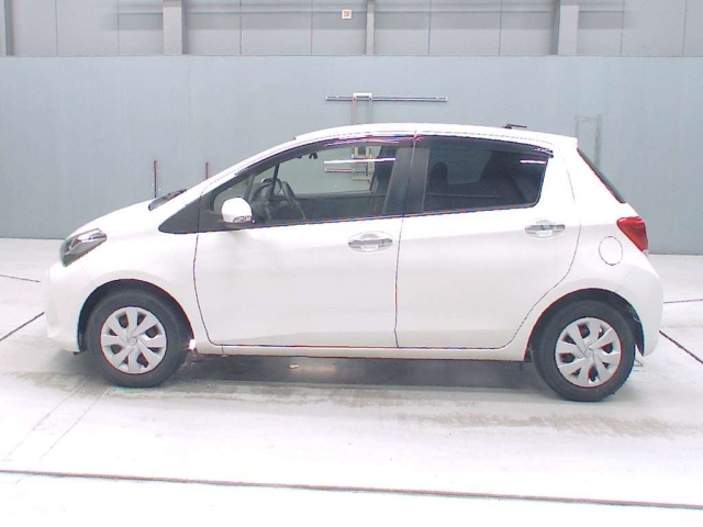 TOYOTA VITZ 2016