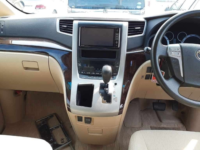TOYOTA ALPHARD 2012