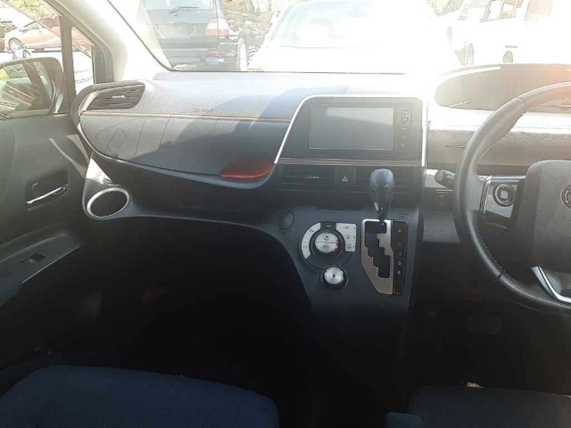 TOYOTA SIENTA 2016