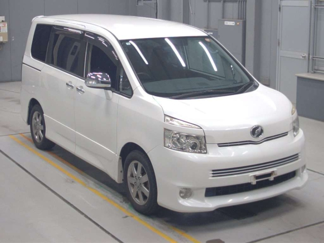 TOYOTA VOXY 2010
