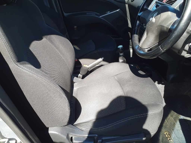 MITSUBISHI COLT 2010