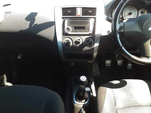 MITSUBISHI COLT 2010