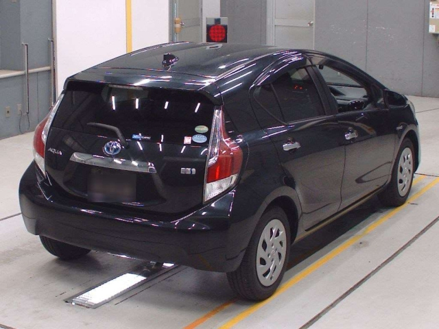 TOYOTA AQUA 2016
