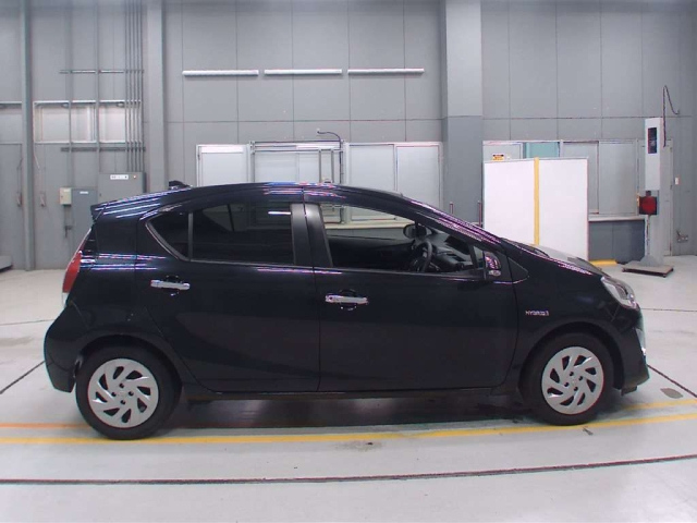 TOYOTA AQUA 2016