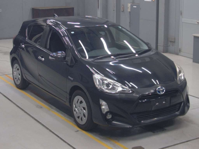 TOYOTA AQUA 2016