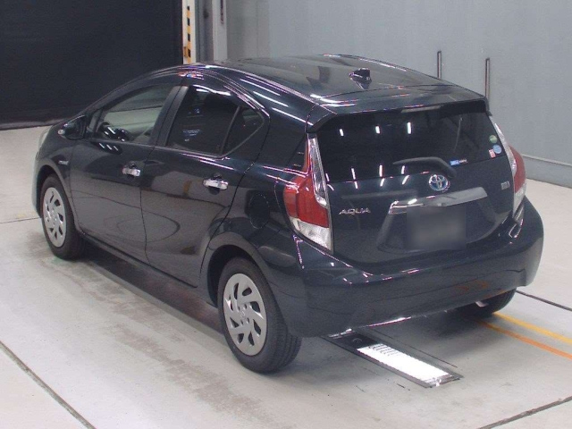 TOYOTA AQUA 2016
