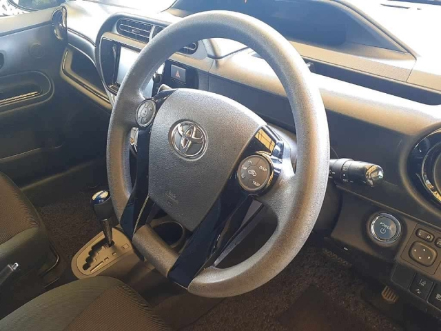 TOYOTA AQUA 2016