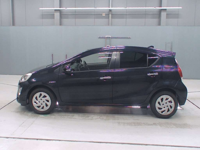 TOYOTA AQUA 2016