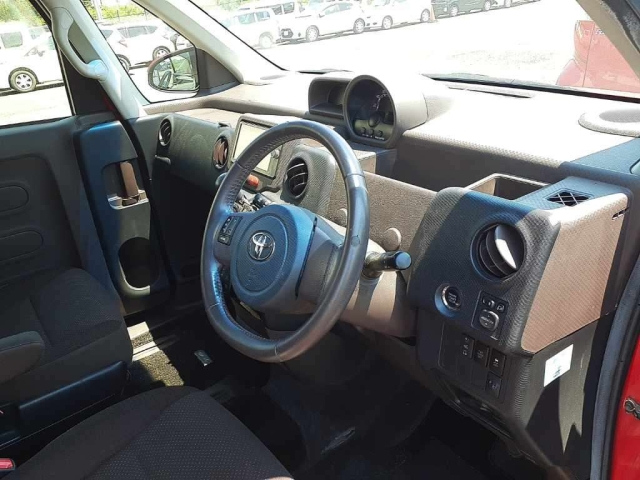 TOYOTA SPADE 2013