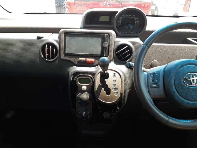 TOYOTA SPADE 2013