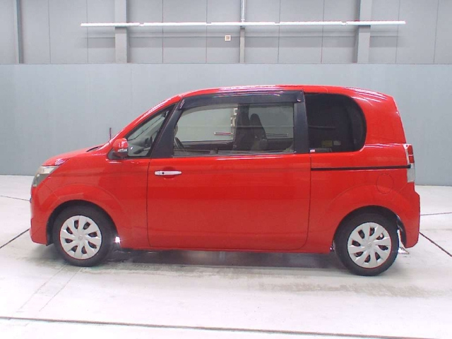 TOYOTA SPADE 2013