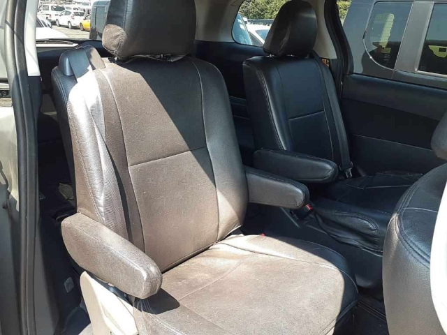 TOYOTA ESTIMA 2012