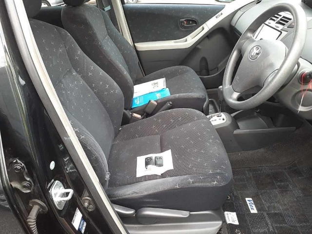 TOYOTA VITZ 2010