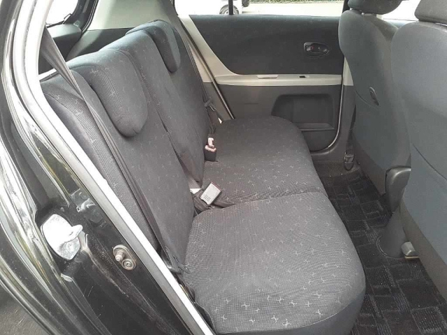 TOYOTA VITZ 2010