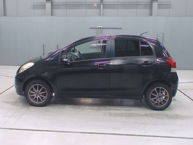 TOYOTA VITZ 2010