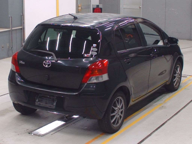 TOYOTA VITZ 2010