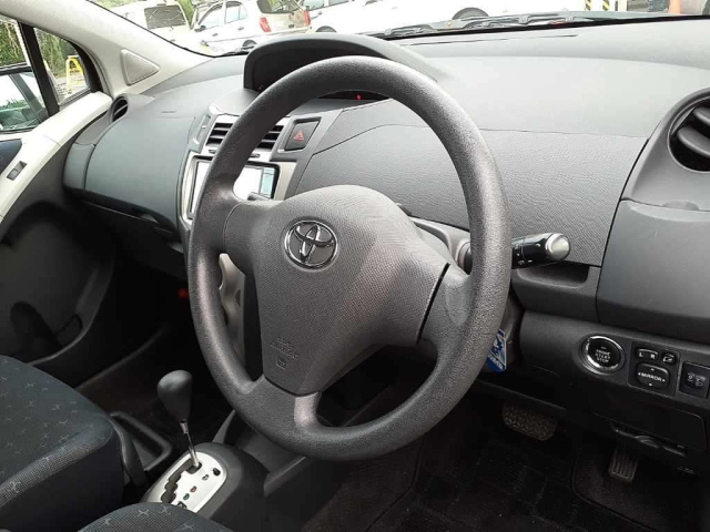 TOYOTA VITZ 2010