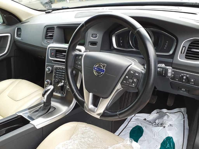 VOLVO V60 2014