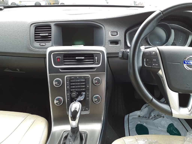 VOLVO V60 2014